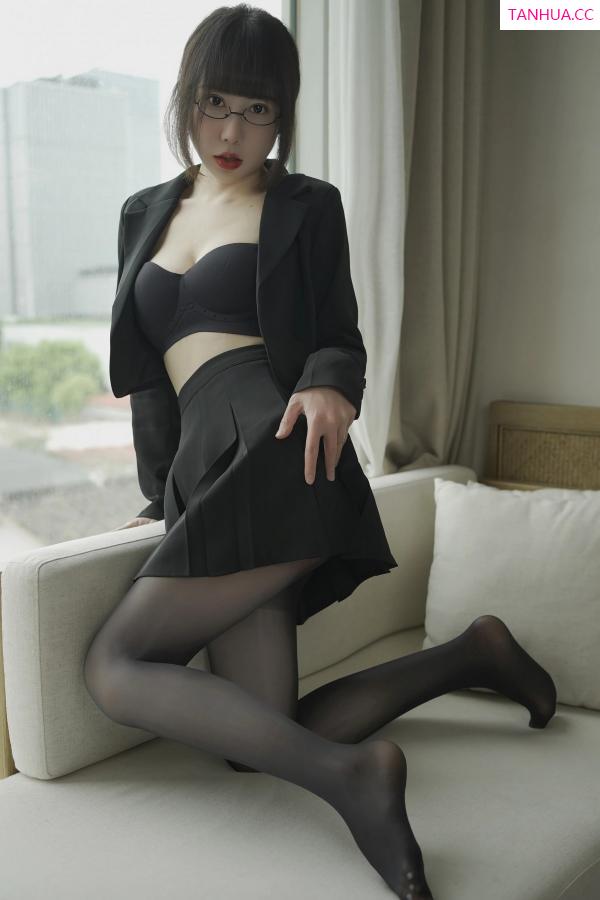  [XiuRen]高清写真图 2023.04.25 No.6629 夏馨瑶 新人黑丝第29张图片